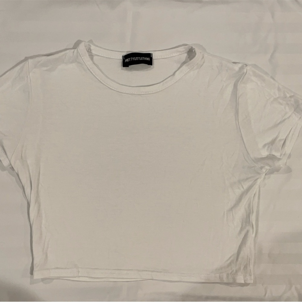 PrettyLittleThing White Cropped T-Shirt